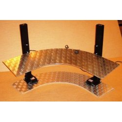 Fodst&oslash;tte med automatisk h&aelig;ve/s&aelig;nkefunktion