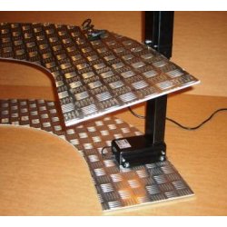 Fodst&oslash;tte med automatisk h&aelig;ve/s&aelig;nkefunktion