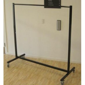 Garderobestativ efter opgave