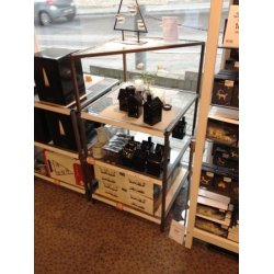 DISPLAY FOR ISENKRAMMERARTIKLER